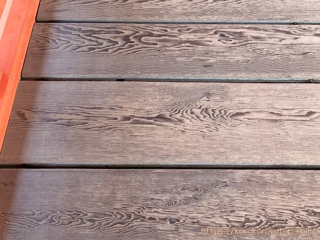 厳島神社50　木の板隙間