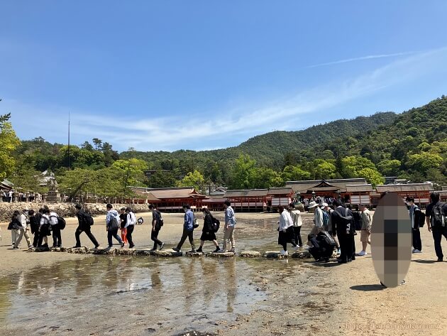 厳島神社61　干潮時　飛び石